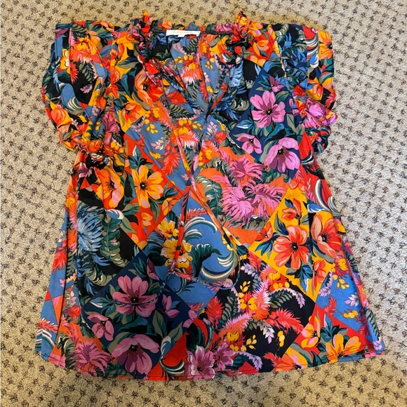 Floral short sleeve blouse size medium 🌺🌹💐 - Picture 1 of 2